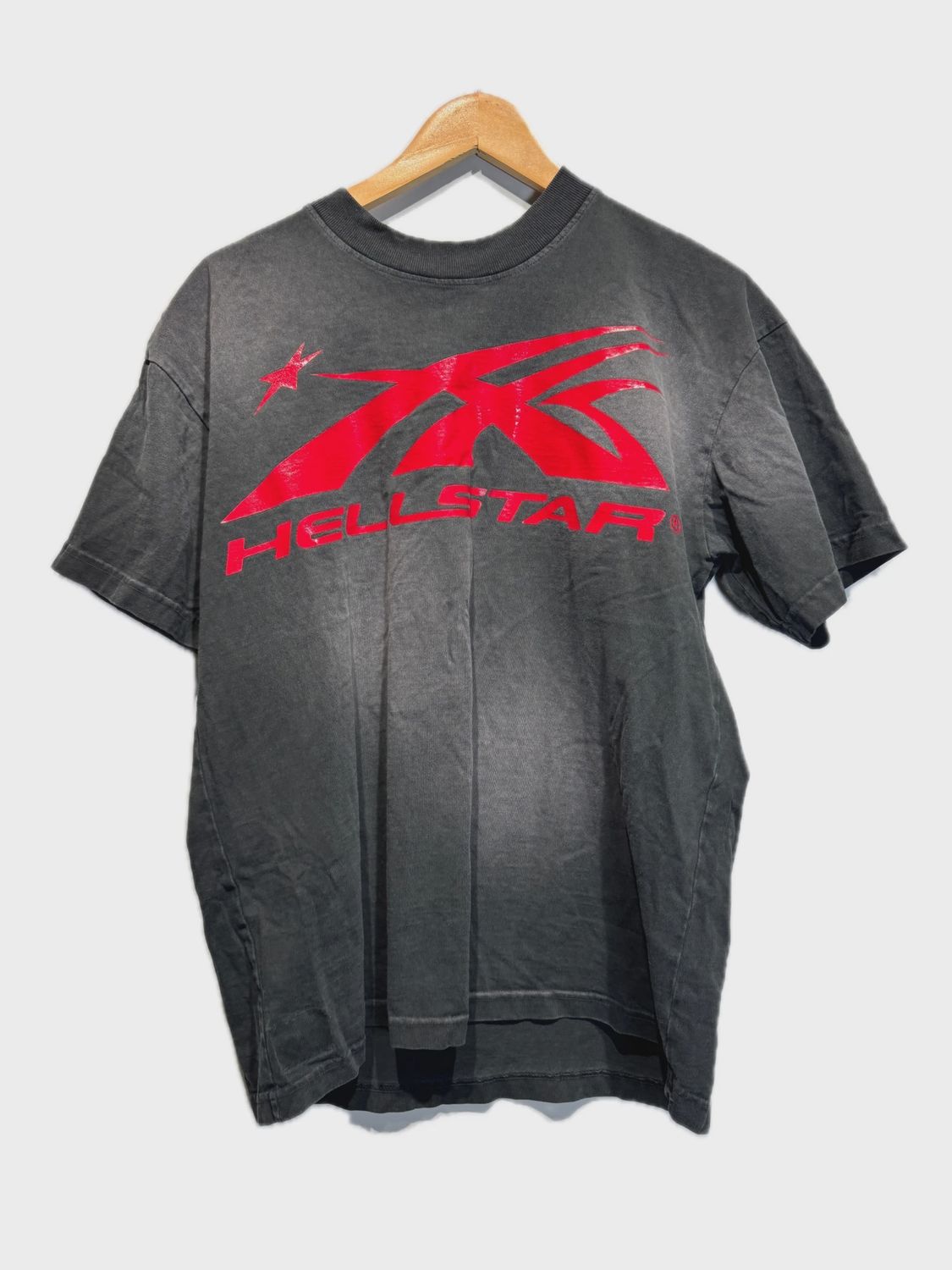 Hellstar Red Logo Washed Black Tee size S • Pre-Owned [7802]