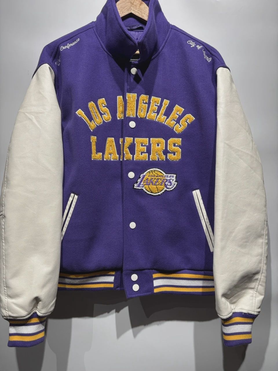 8 Game Lakers jacket • Brand New [3258], Clothing Size: L, Product Condition: Brand New