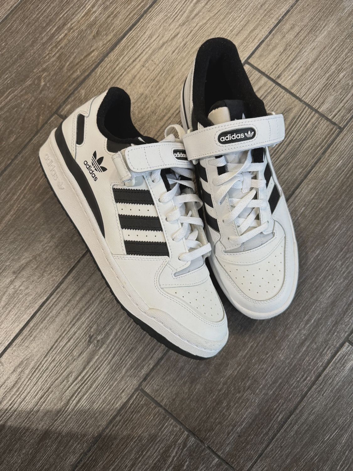 Adidas sneakers no box • Pre-Owned [1677]