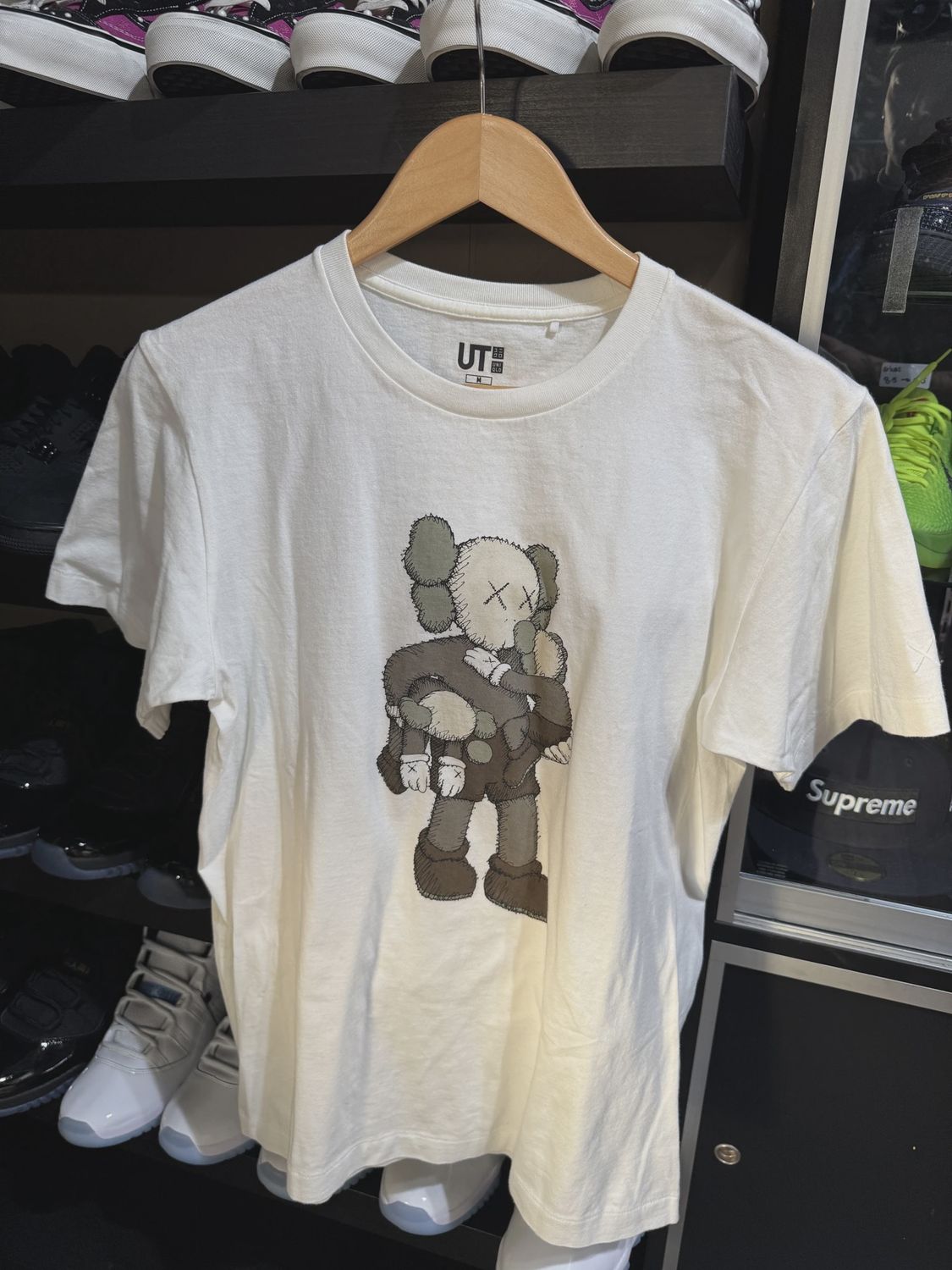Kaws x Uniqlo Clean Slate Tee White size M • Pre-Owned [3103]