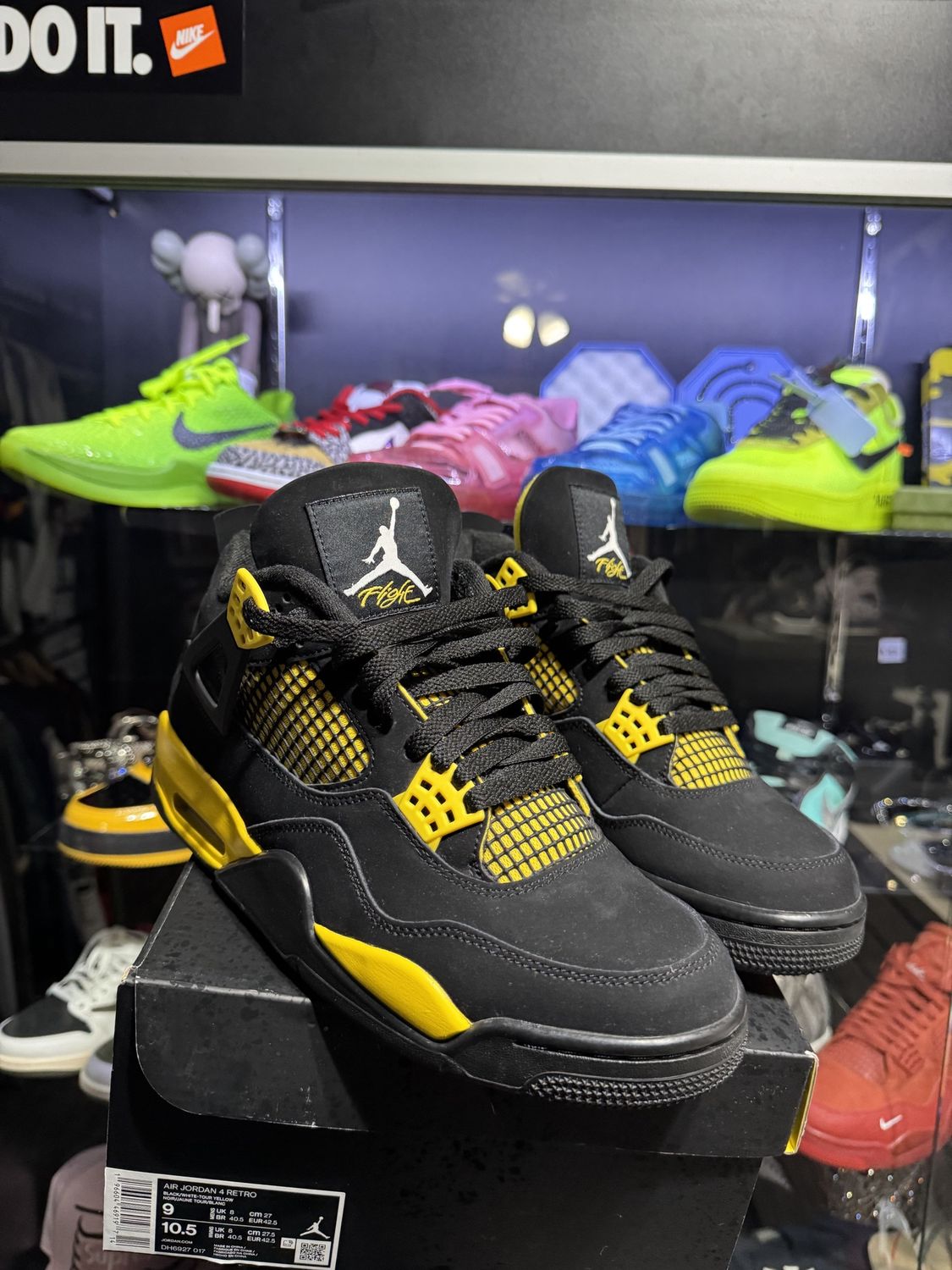 Air Jordan 4 Retro Thunder (2023)  • Pre-Owned [9597]