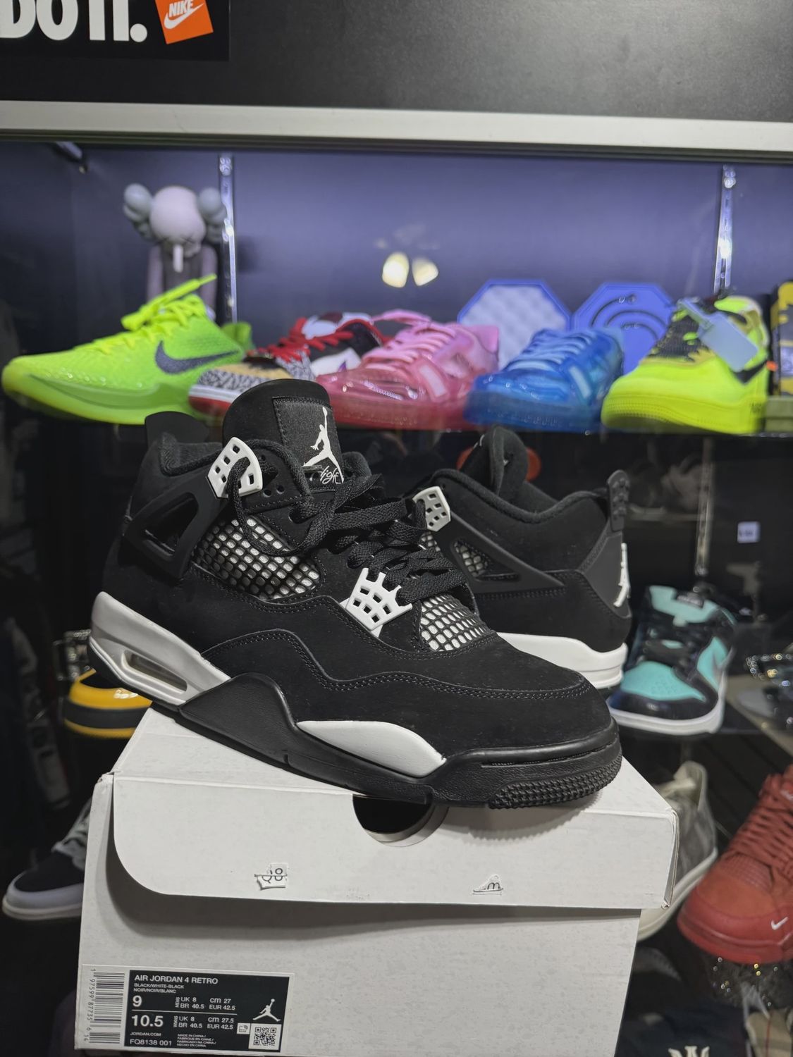 Air Jordan 4 Retro White Thunder • Pre-Owned [9430]