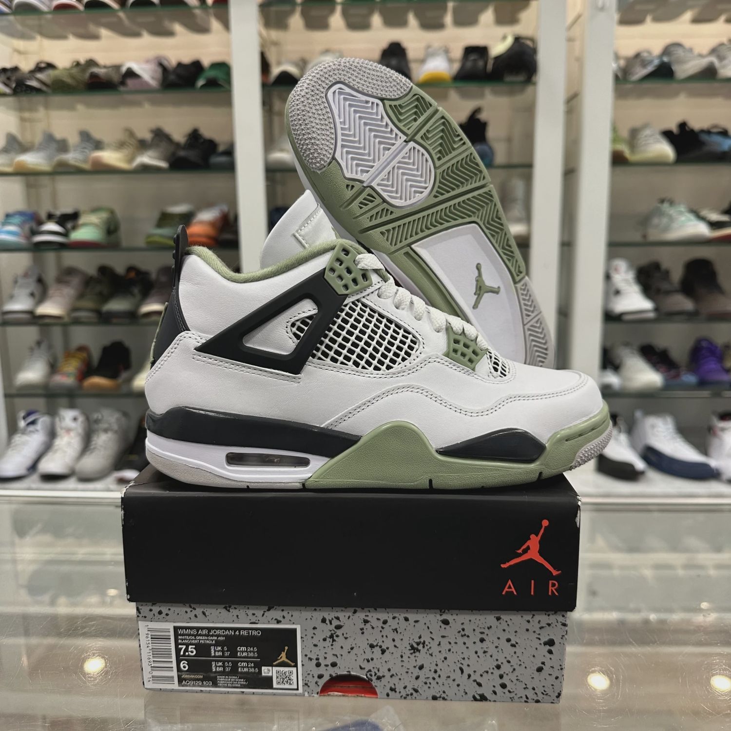 Air Jordan 4 Retro Seafoam (Women's) • Pre-Owned [2021]