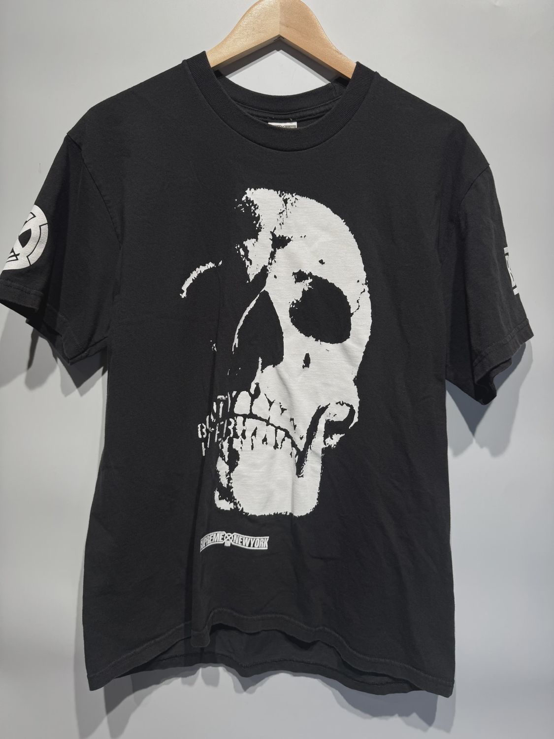 Supreme x Bounty Hunter Skull Tee size M • Pre-Owned [1984]