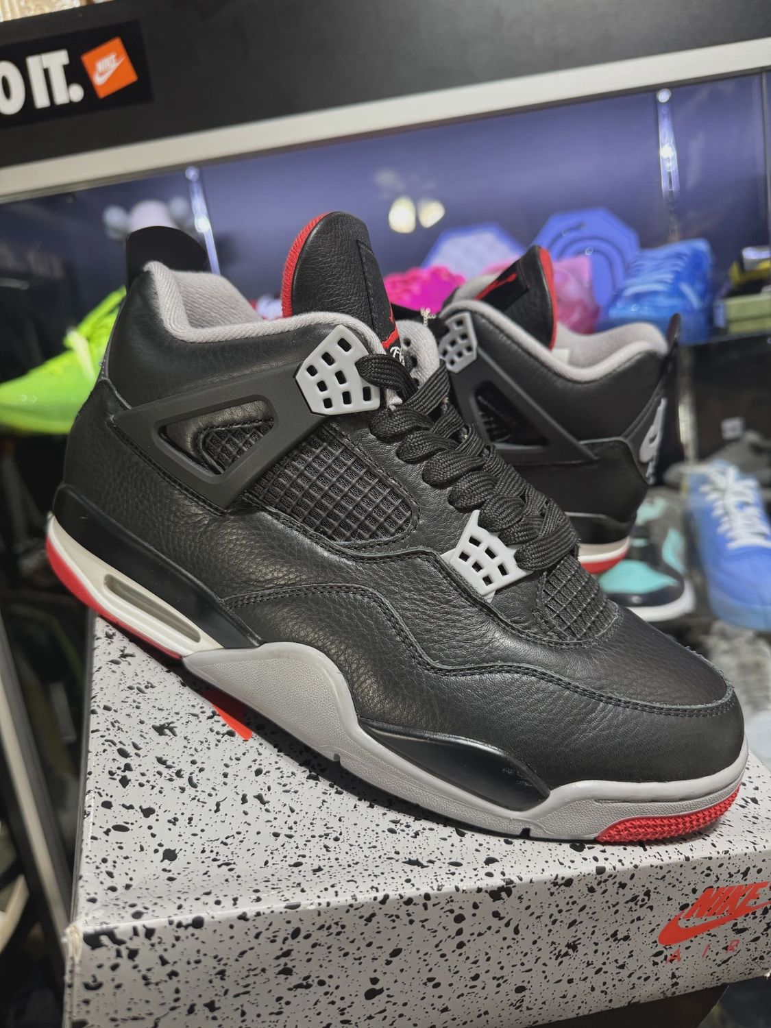 Air Jordan 4 Retro Black Red Reimagined • Pre-Owned [8284]