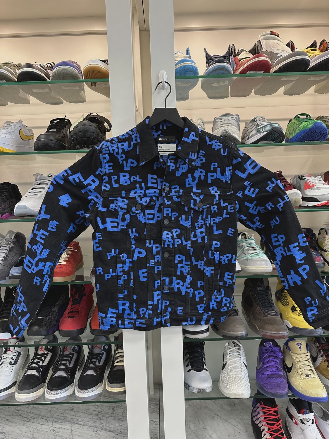 Purple jacket • Pre-Owned [6245]