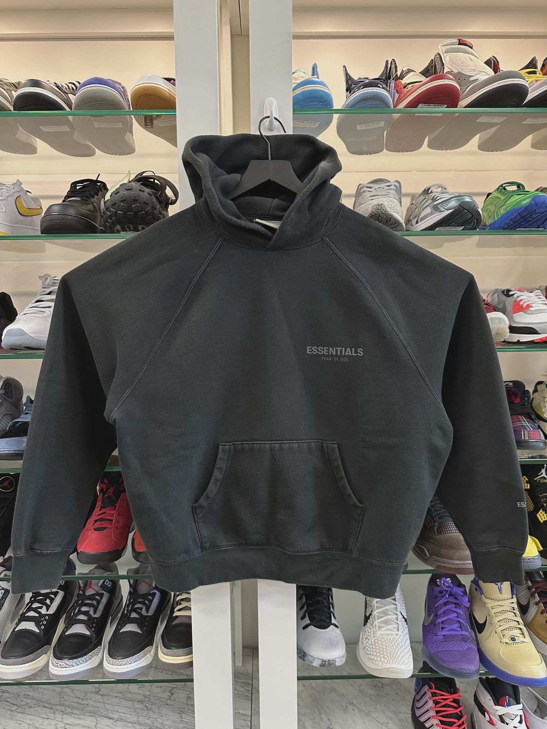Essentials black hoodie • Pre-Owned [6200]