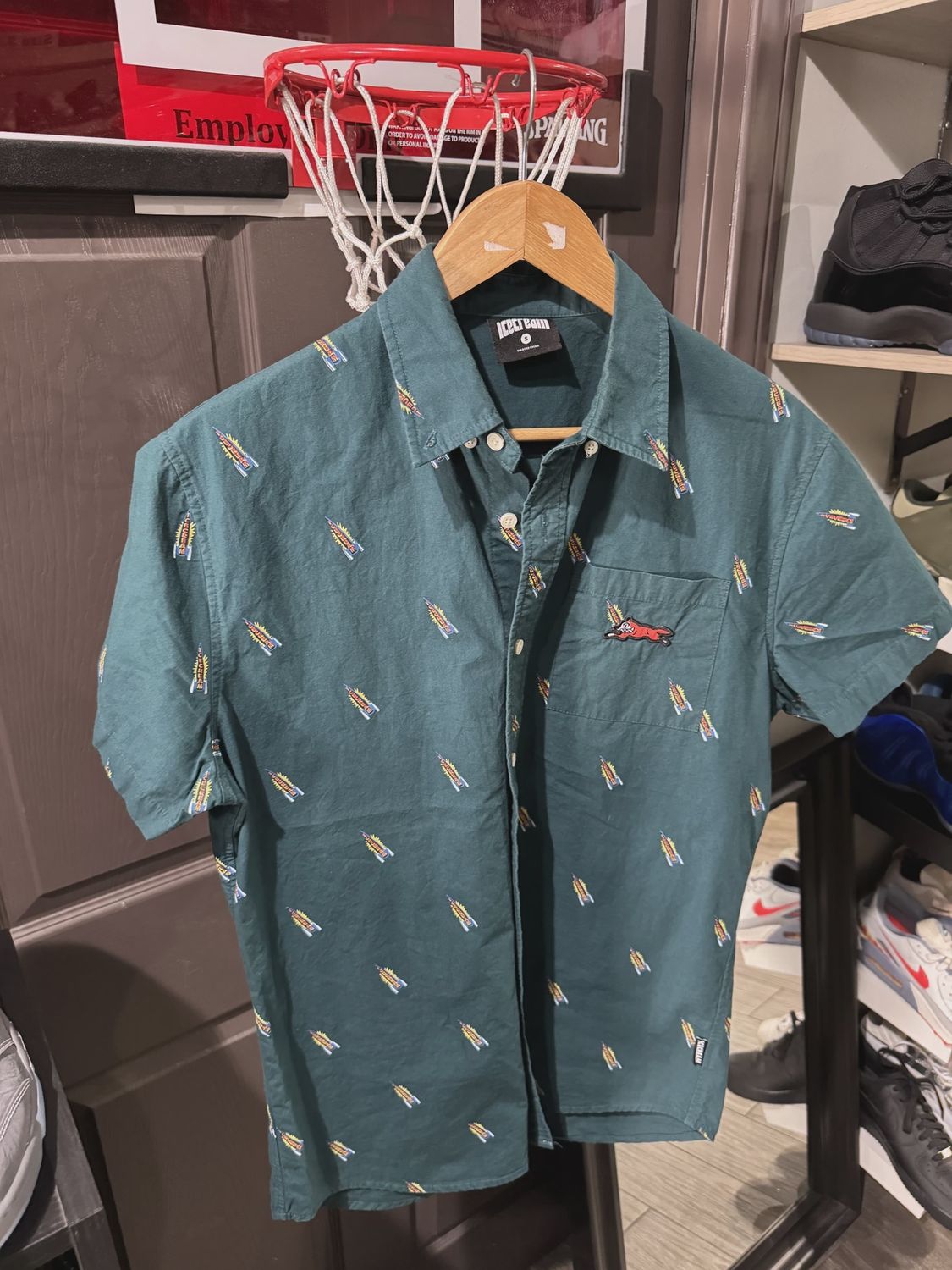 Ice Cream Button Up T Shirt size S • Pre-Owned [8303]