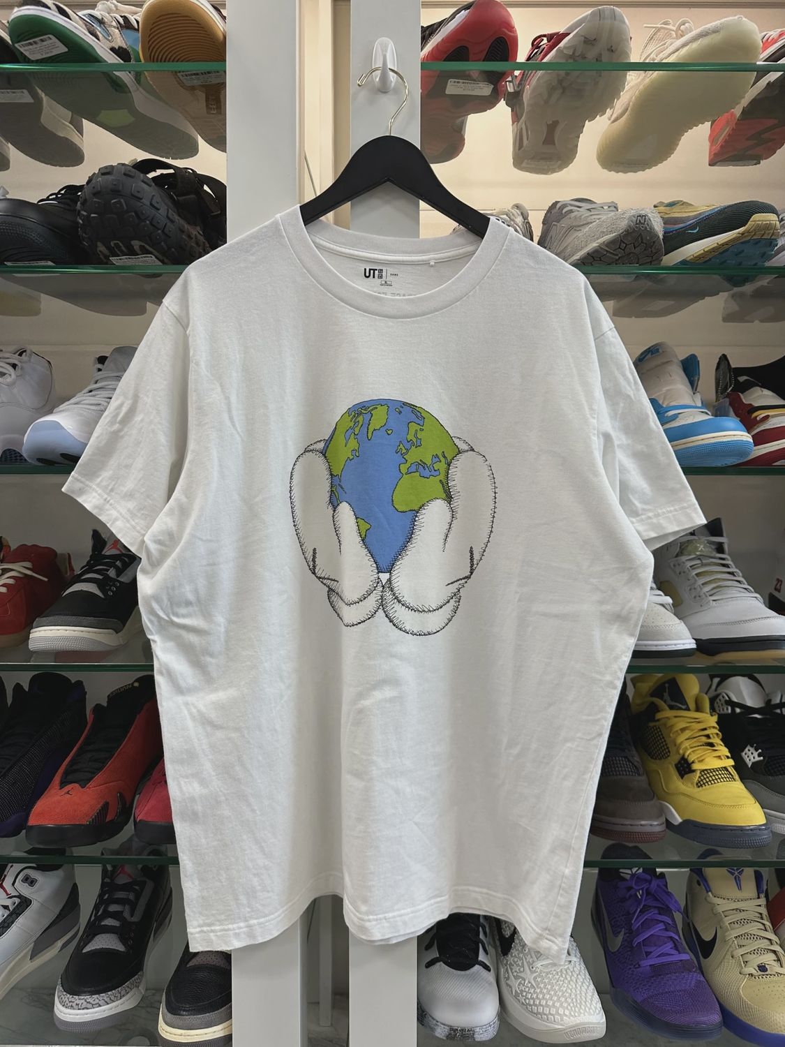 Uniqlo Kaws tee • Pre-Owned [9815]