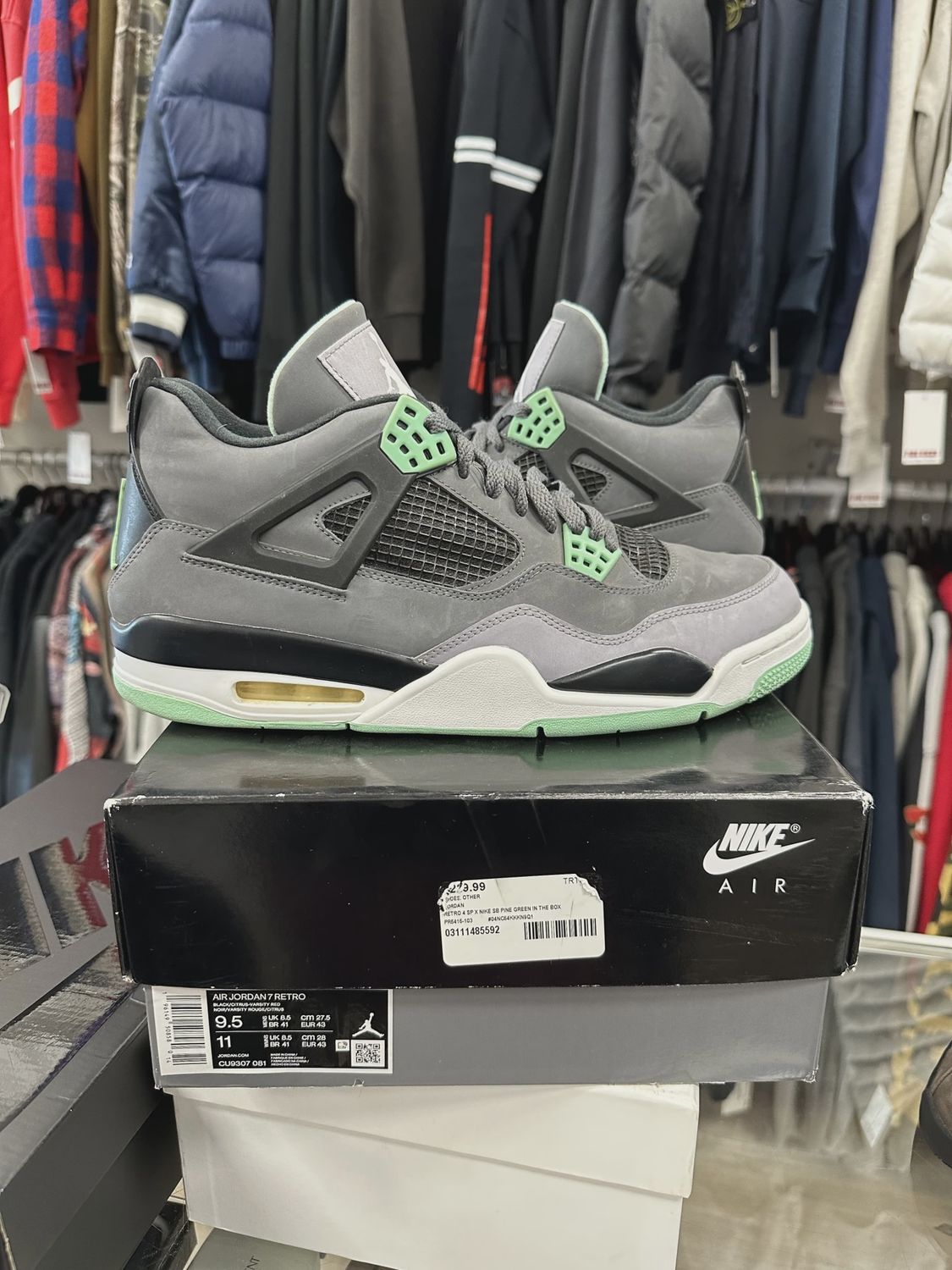 Jordan 4 Retro Green Glow • Pre-Owned [0227]