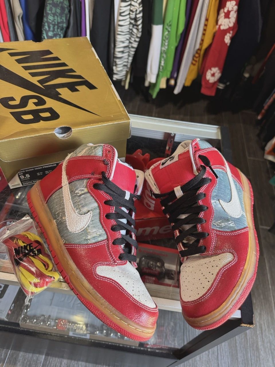 Nike SB Dunk High Shoe Goo • Pre-Owned [8391]