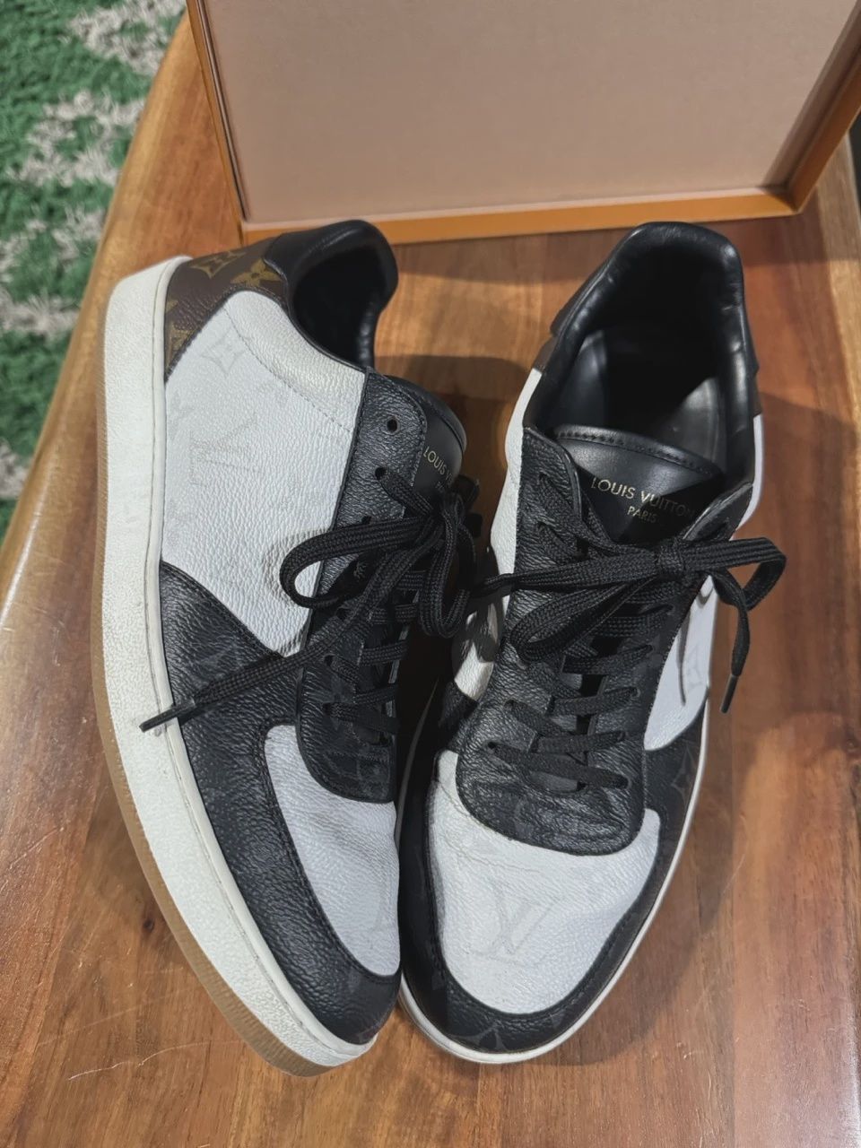 Louis Vuitton Sneaker • Pre-Owned [1421]