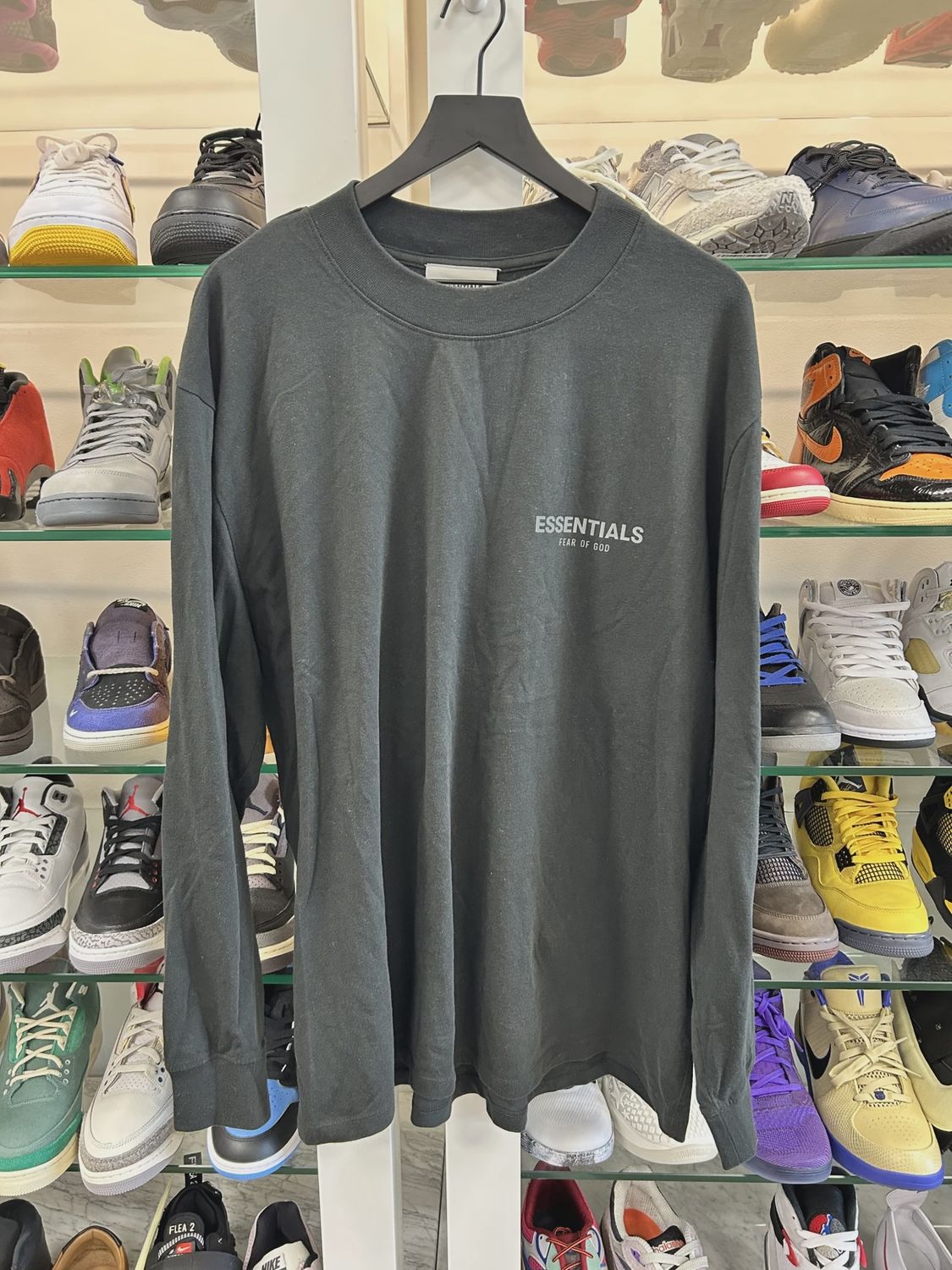 essentials black long sleeve  • Pre-Owned [1419]