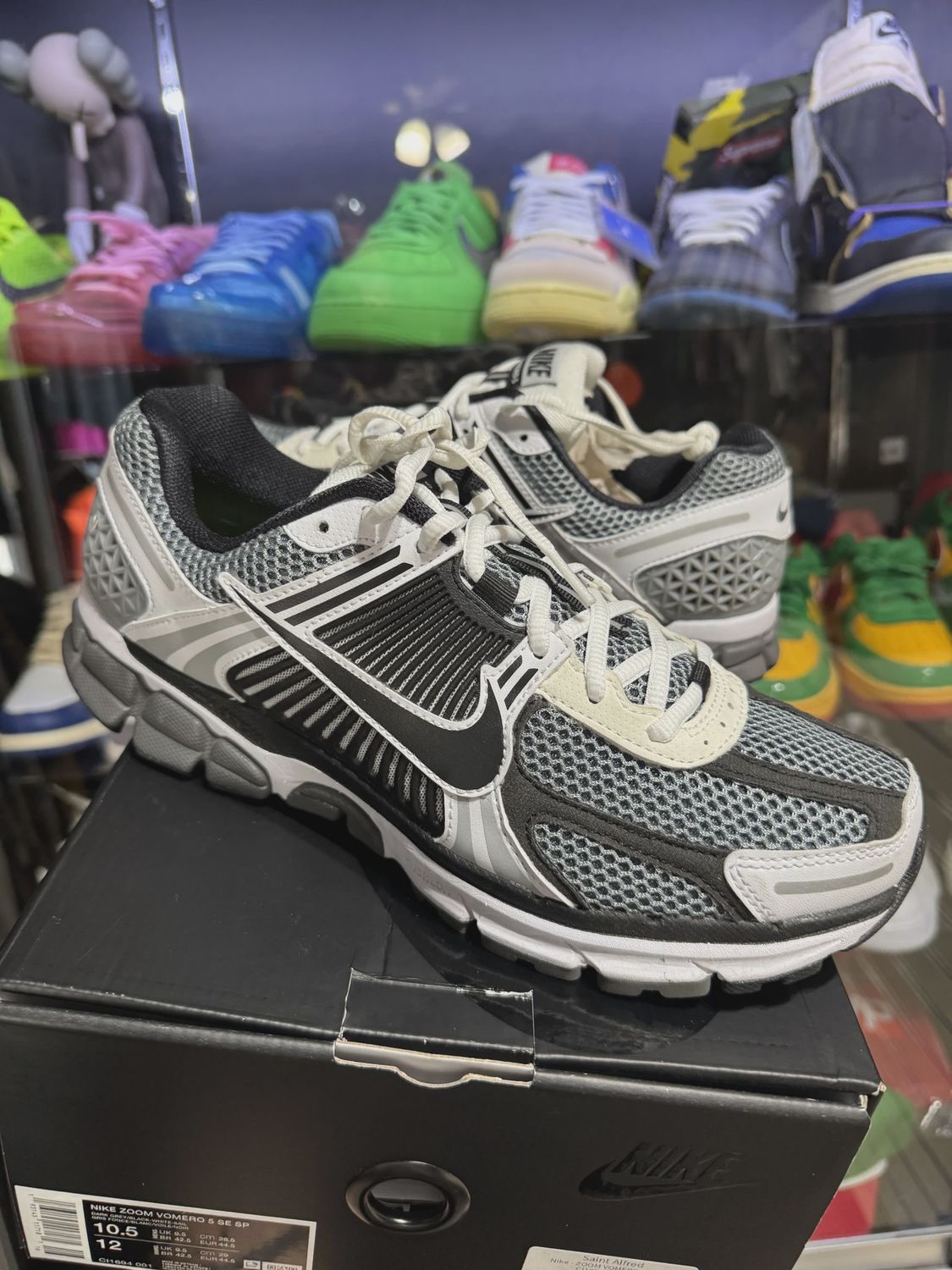 Nike Zoom Vomero 5 SE SP Dark Grey Black White • Pre-Owned [9007]