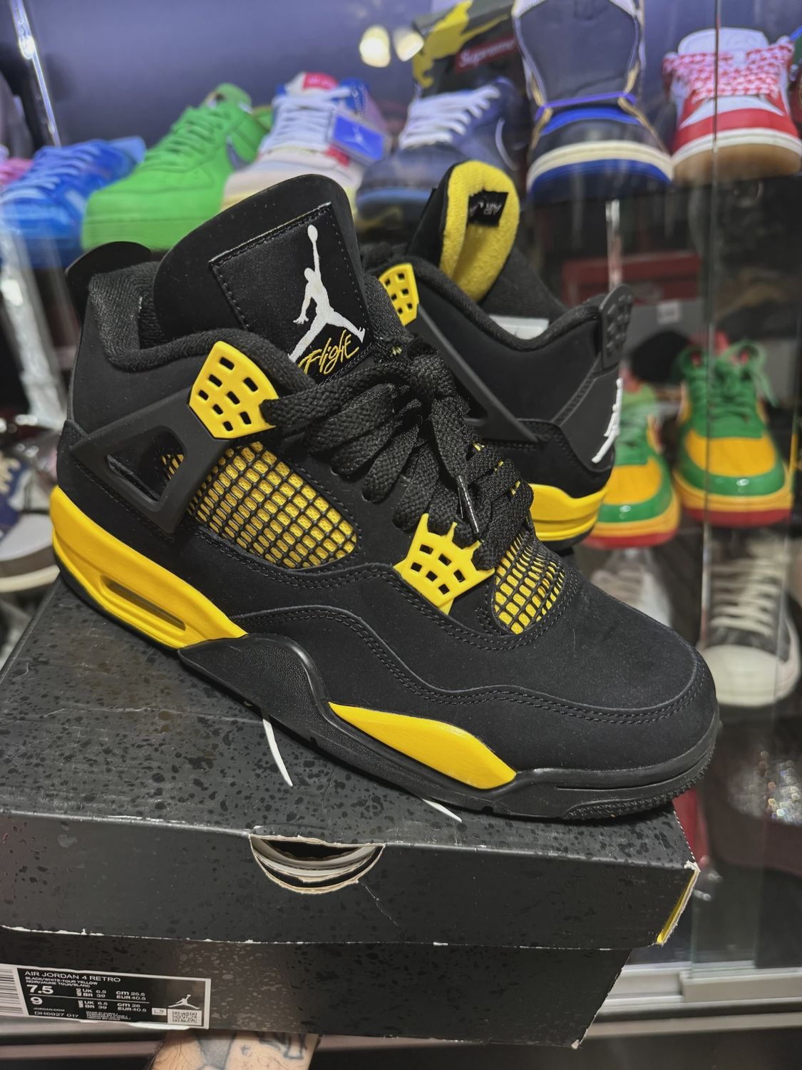 Air Jordan 4 Retro Thunder (2023)  • Pre-Owned [1109]