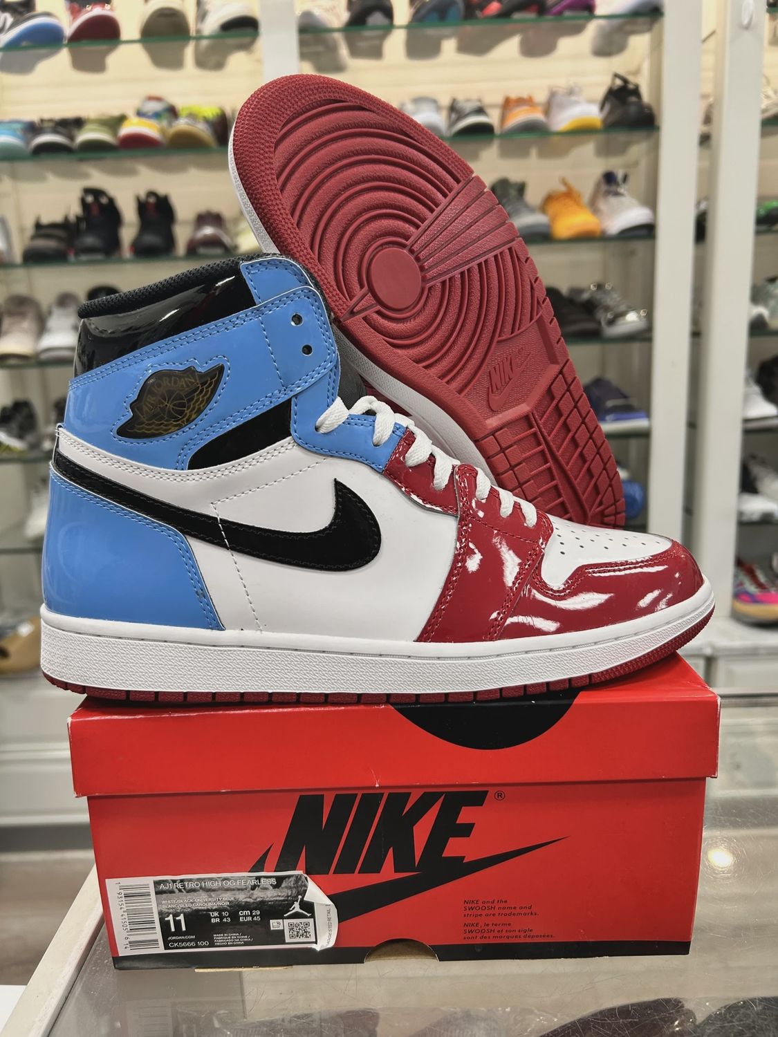 Air Jordan 1 Retro High Fearless UNC Chicago • Pre-Owned [1335]