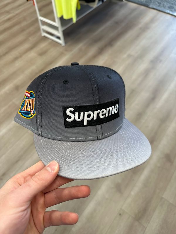 Supreme Gradient Box Logo New Era • Pre-Owned [2659]
