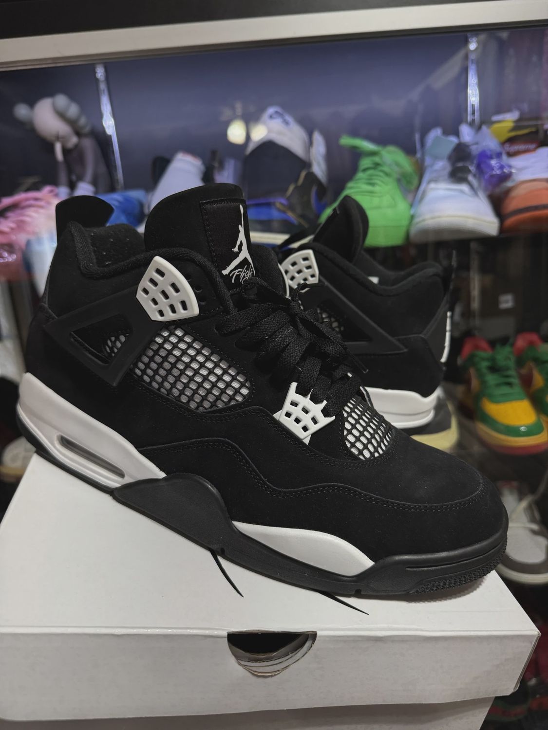 Air Jordan 4 Retro White Thunder • Pre-Owned [1572]