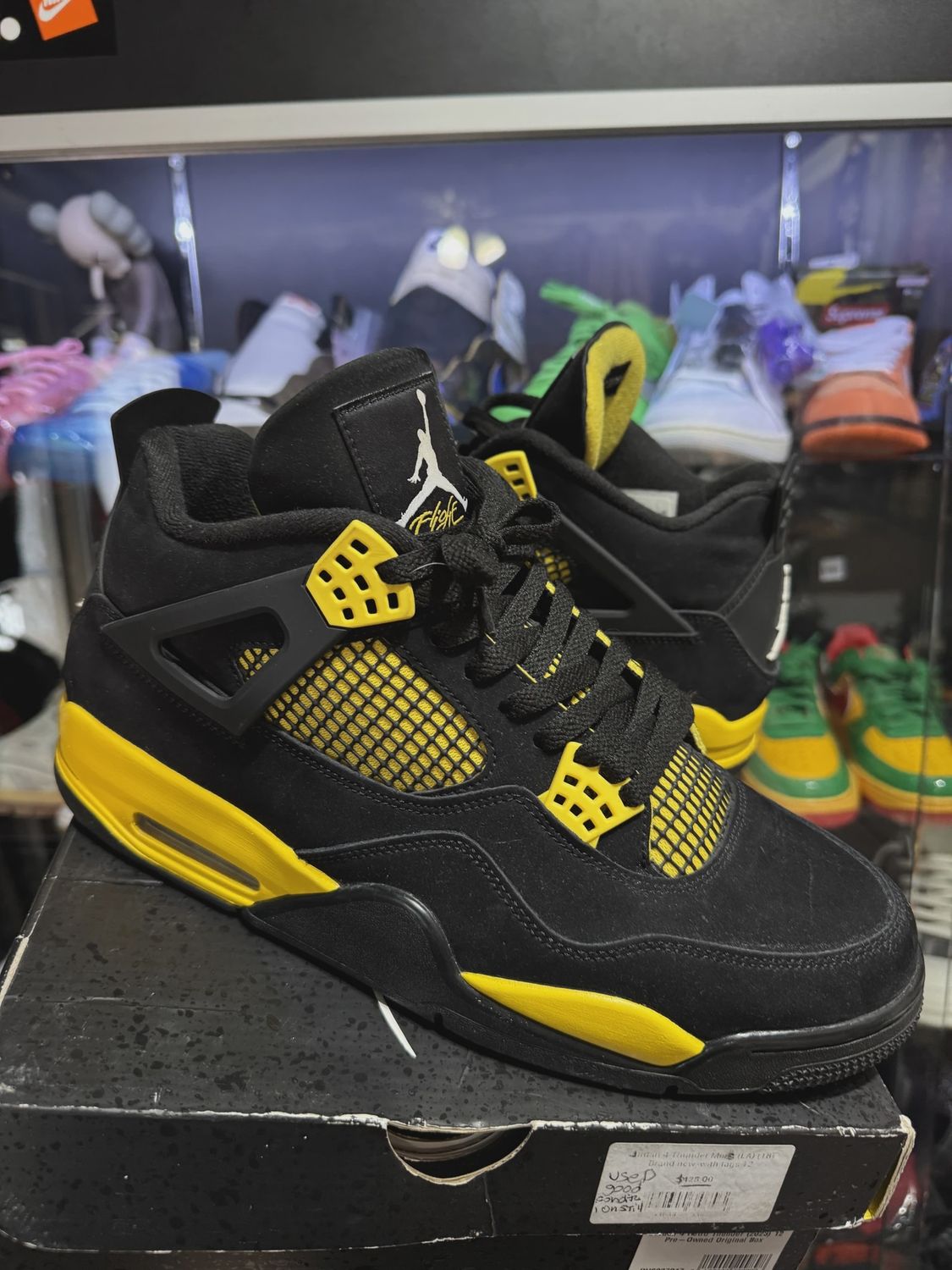 Air Jordan 4 Retro Thunder (2023)  • Pre-Owned [3177]