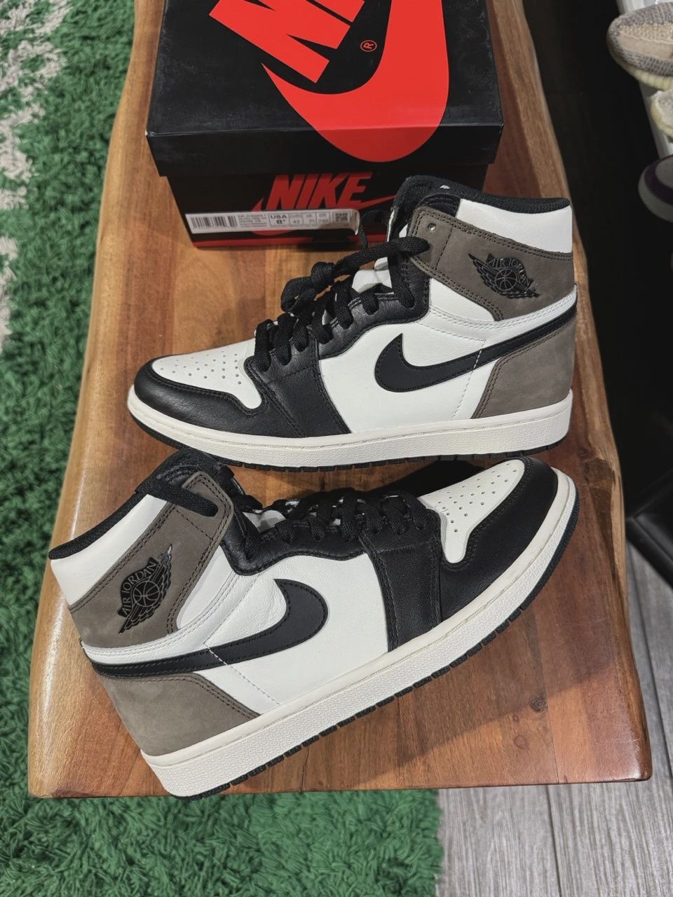 Jordan 1 Retro High Dark Mocha • Pre-Owned [0466]