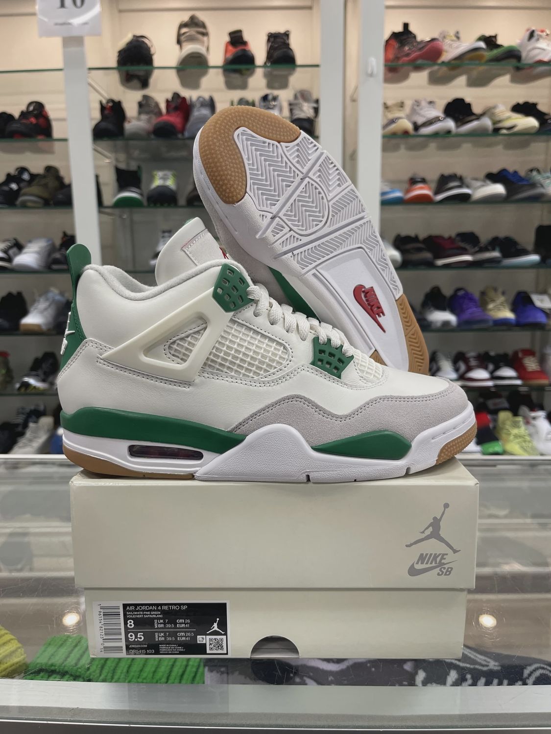 Air Jordan 4 Retro SB Pine Green  • Pre-Owned [4583]