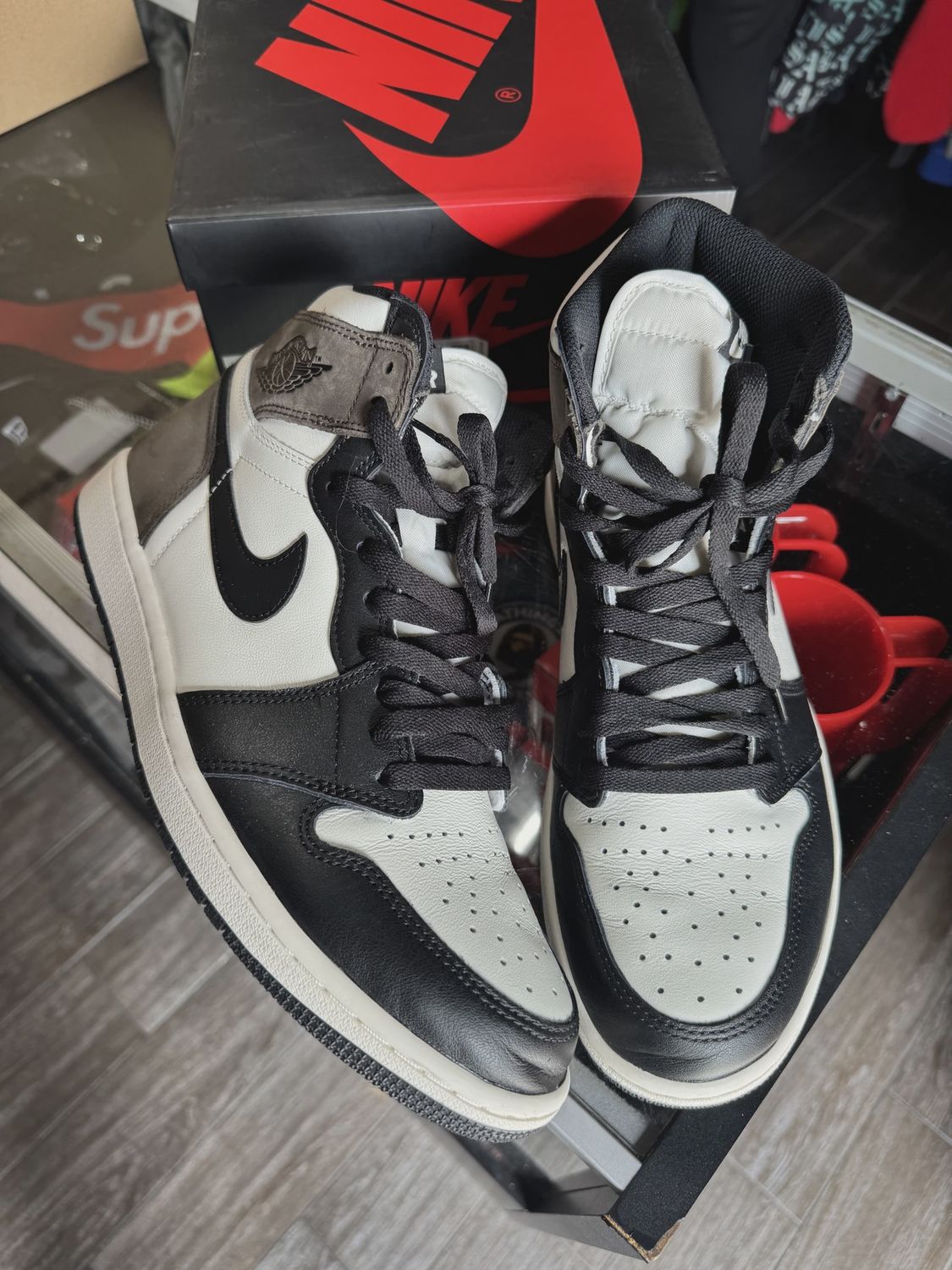 Air Jordan 1 Retro High Dark Mocha • Pre-Owned [3534], Product Condition: Pre-Owned, Shoe Size: US M 11