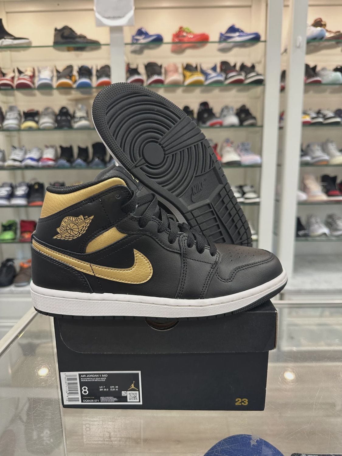 Jordan 1 Mid Black Metallic Gold • Pre-Owned [4193]