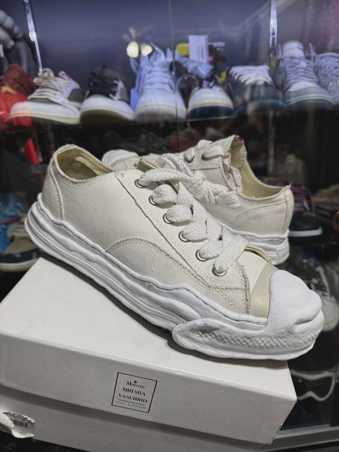 Maison Mihara White • Pre-Owned [3765]