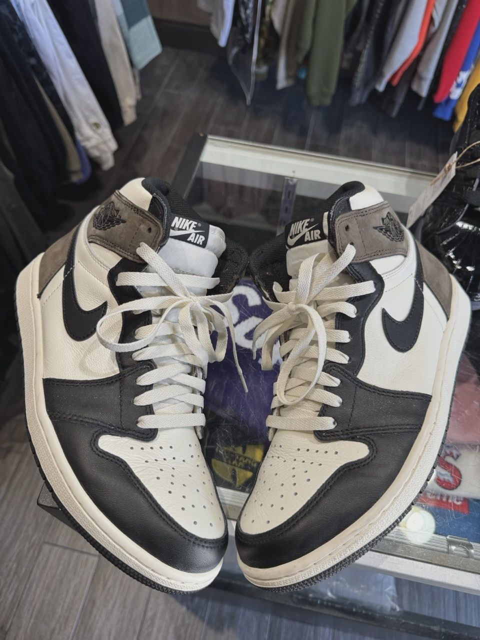 Air Jordan 1 Retro High Dark Mocha No Box • Pre-Owned [0229]