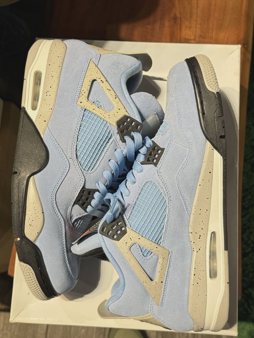 Jordan 4 Retro University Blue • Pre-Owned [3981]