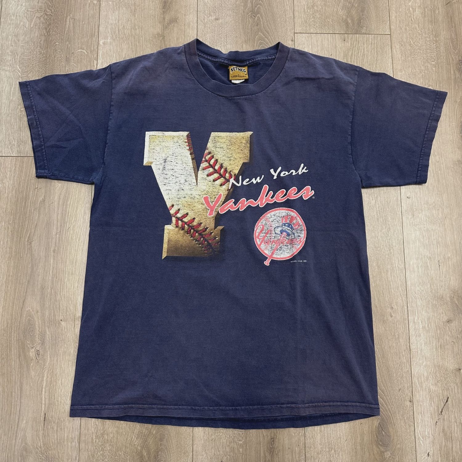 Vintage New York Yankees "Nutmeg Mills" MLB Graphic Tee • Pre-Owned [8500]