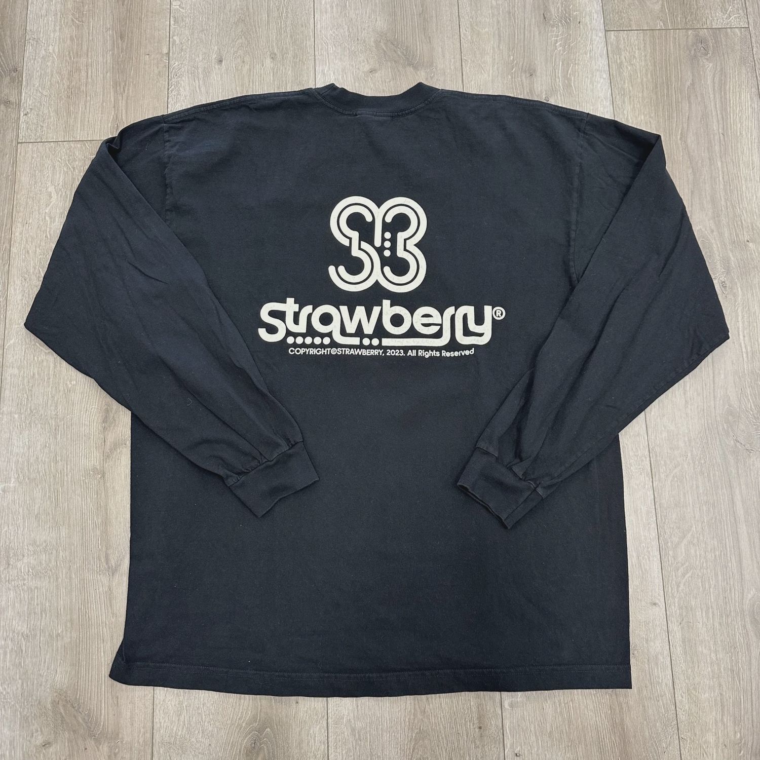 Strawberry Long Sleeve T-Shirt Black • Pre-Owned [0015]