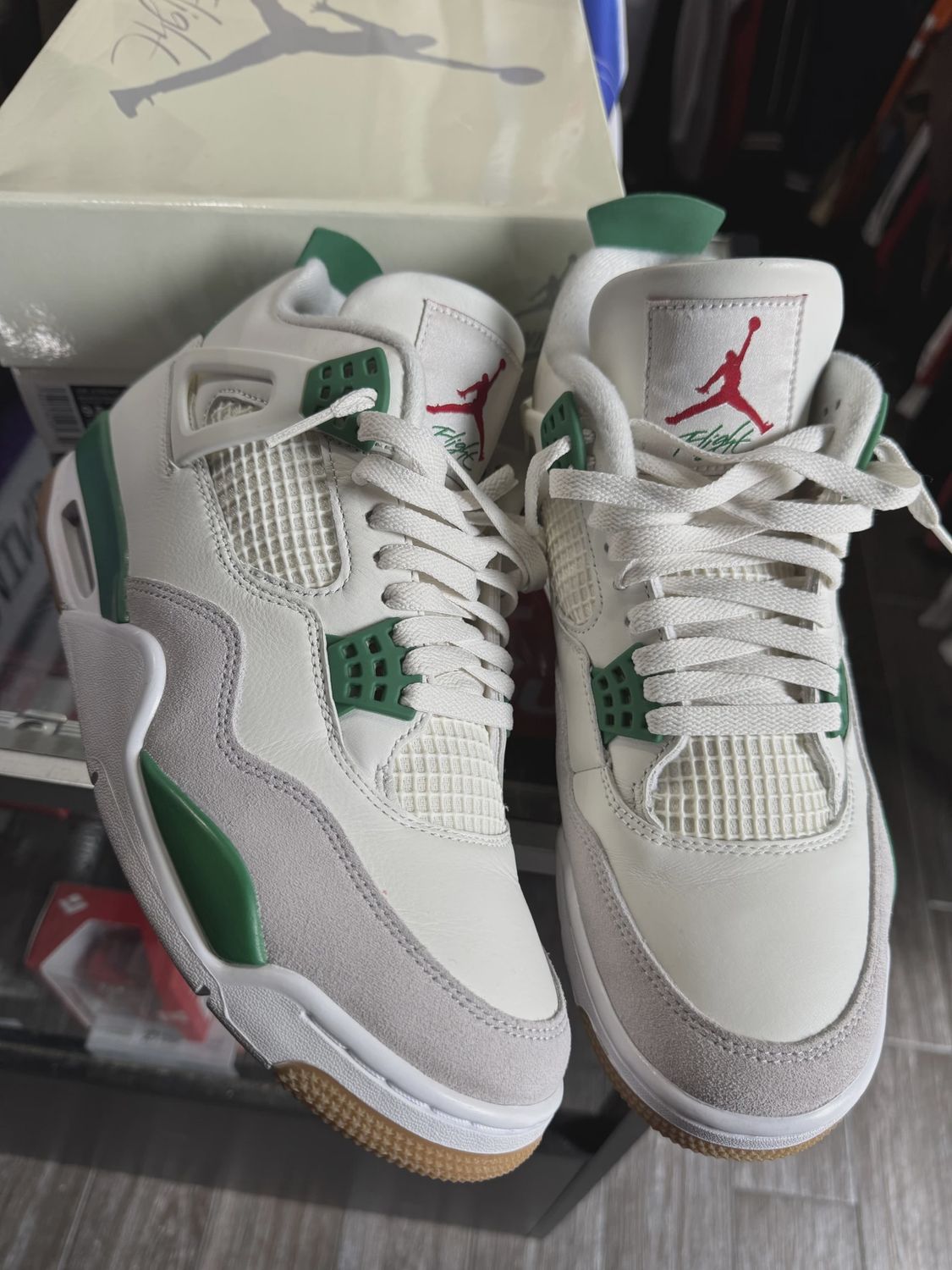 Air Jordan 4 Retro SB Pine Green • Pre-Owned [8437]