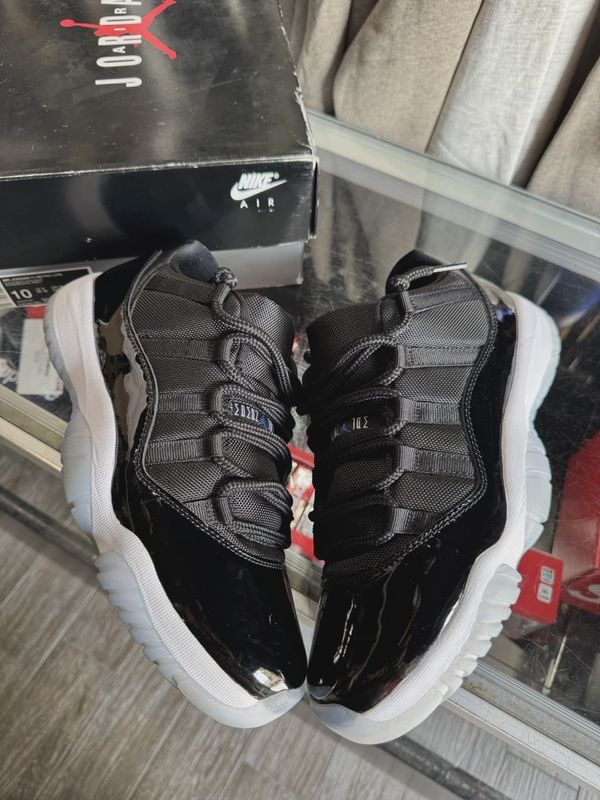 Air Jordan 11 Retro Low Space Jam • Pre-Owned [9410]