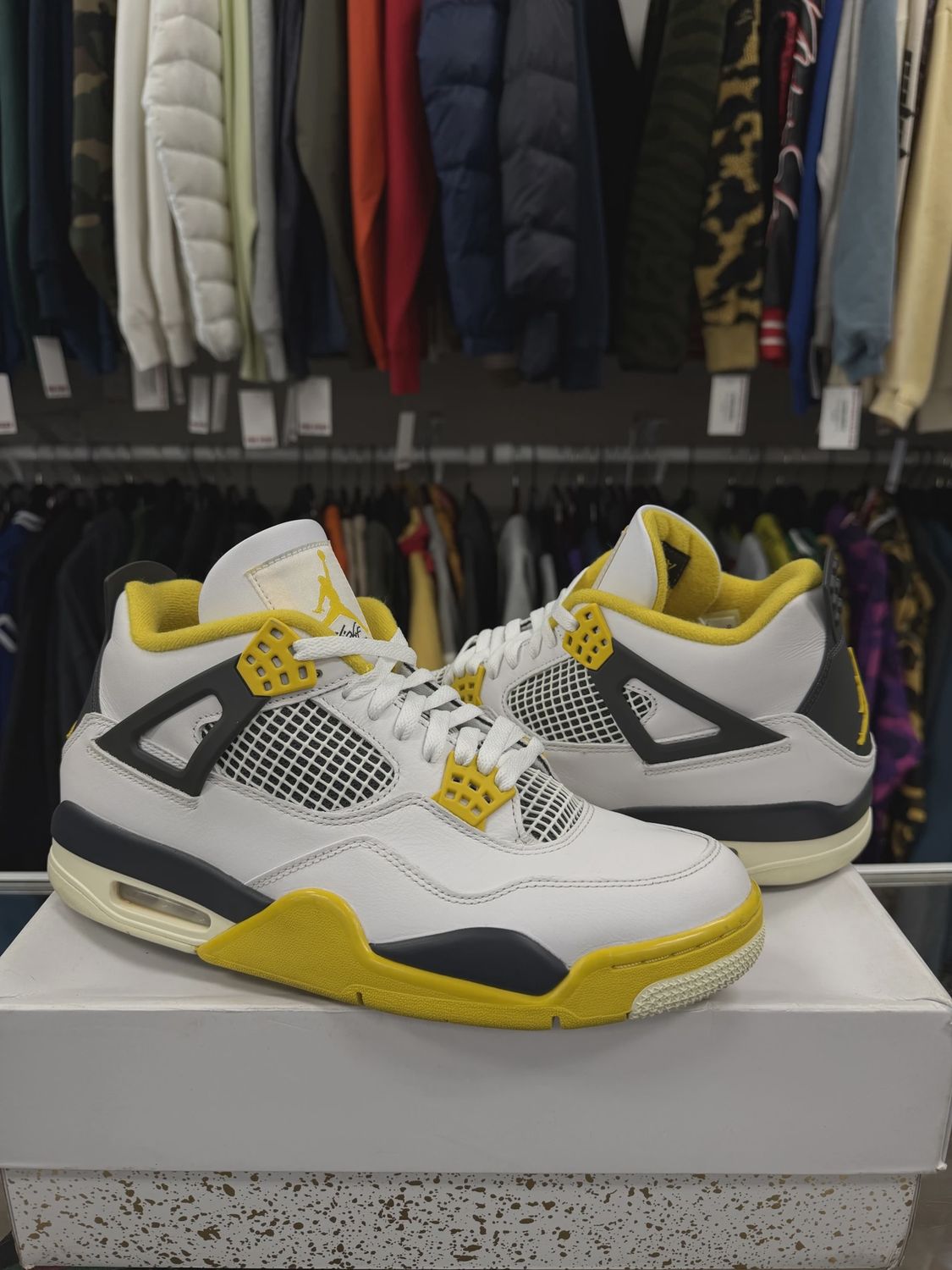 Air Jordan 4 Retro Vivid Sulfur (Women's) • Pre-Owned [0306]