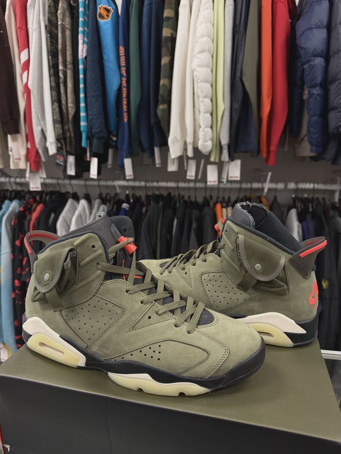 Air Jordan 6 Retro Travis Scott • Pre-Owned [9569]