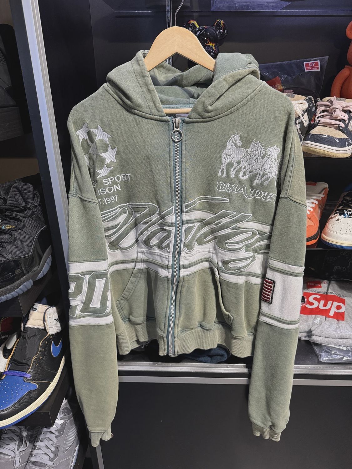 Vale Forever Valley Green Zip Up size XL • Pre-Owned [8013]