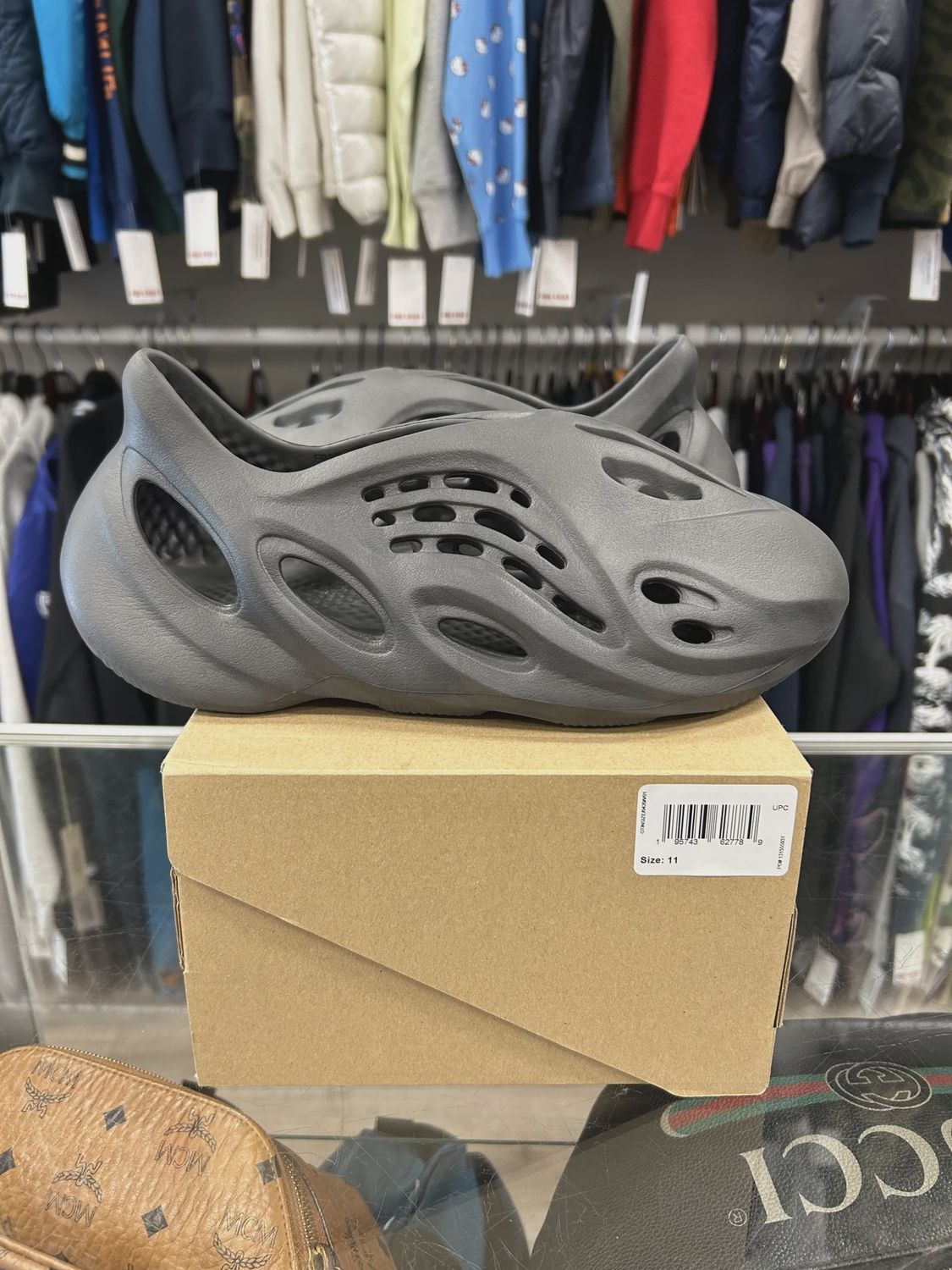 adidas Yeezy Foam RNR Onyx • Pre-Owned [2787]