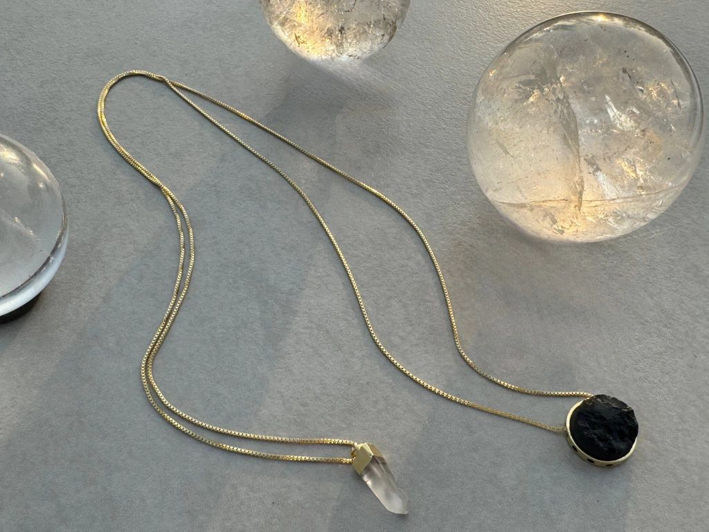 Escapulário Cosmic Cristal e Turmalina Negra dourado
