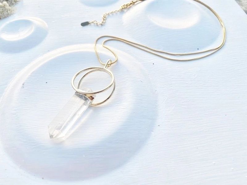 Colar Nova Cristal dourado