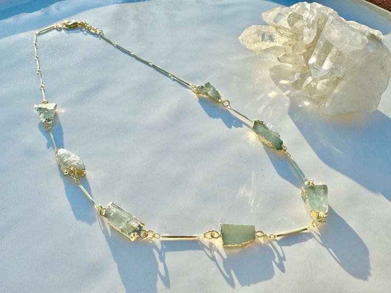 Eleva Aquamarine Gold Necklace