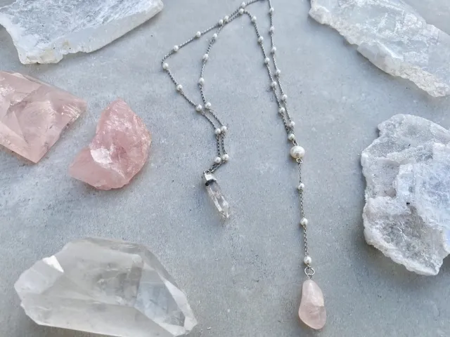 Escapulário Arequipa quartzo rosa e cristal dourado