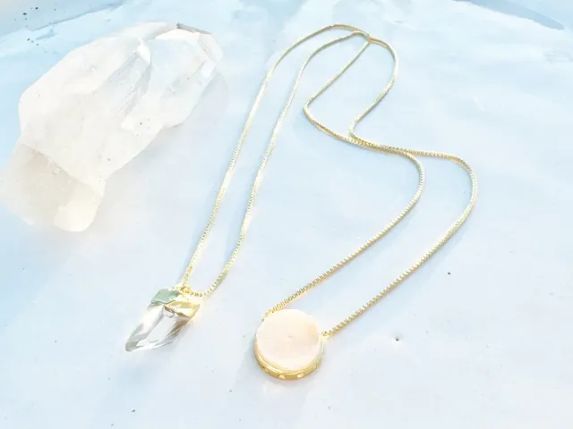 Escapulário Cosmic Cristal e Quartzo rosa dourado