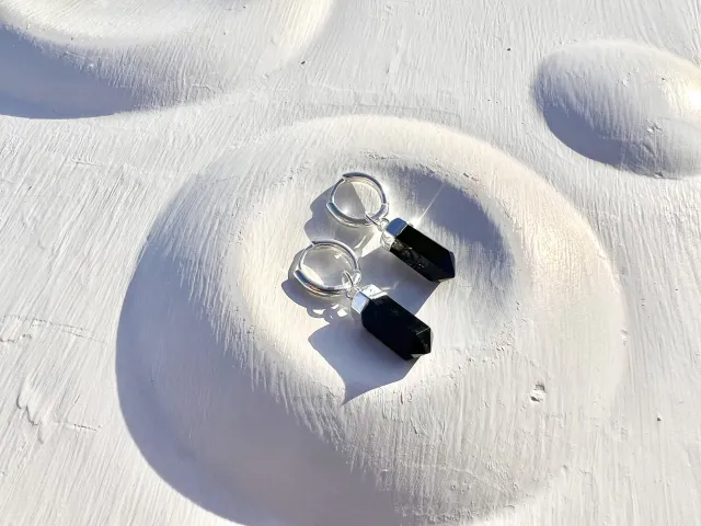 Nia Silver Onyx Hoop