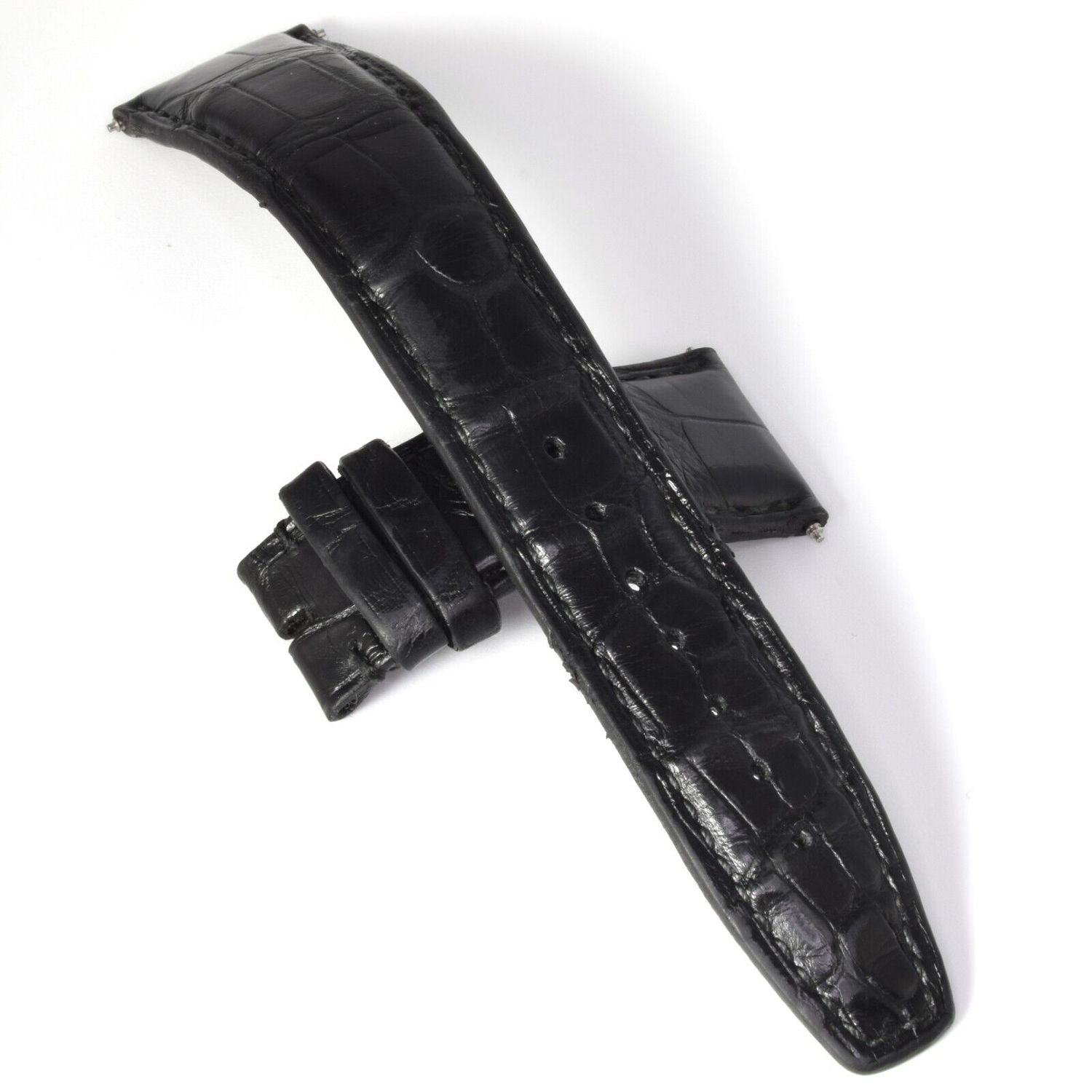 iwc pilot’s black alligator leather watch strap with glossy finish and 21mm lug width tapering to 18mm buckle end