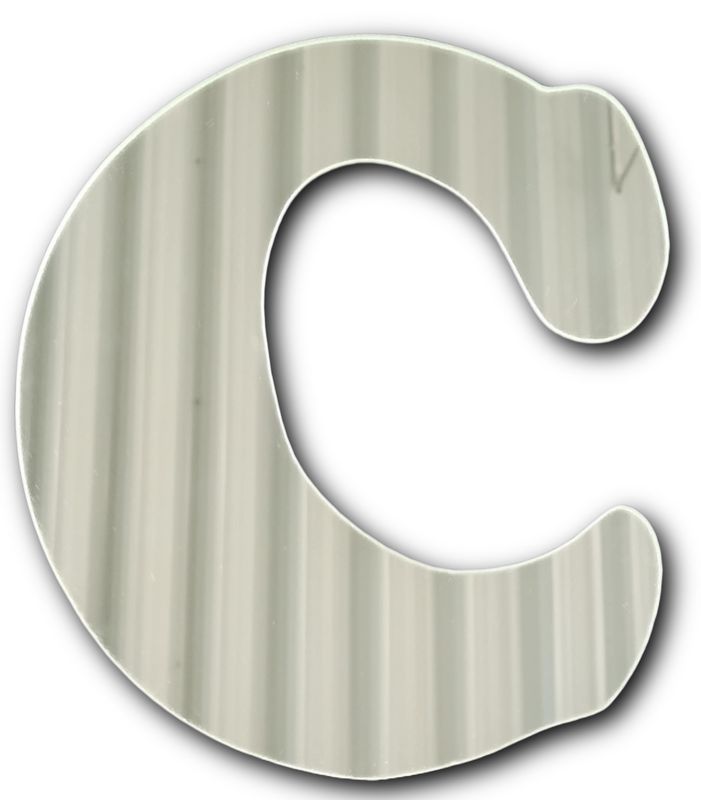 Duże litery z czcionki Cooper Black​ ze srebrnego lustra