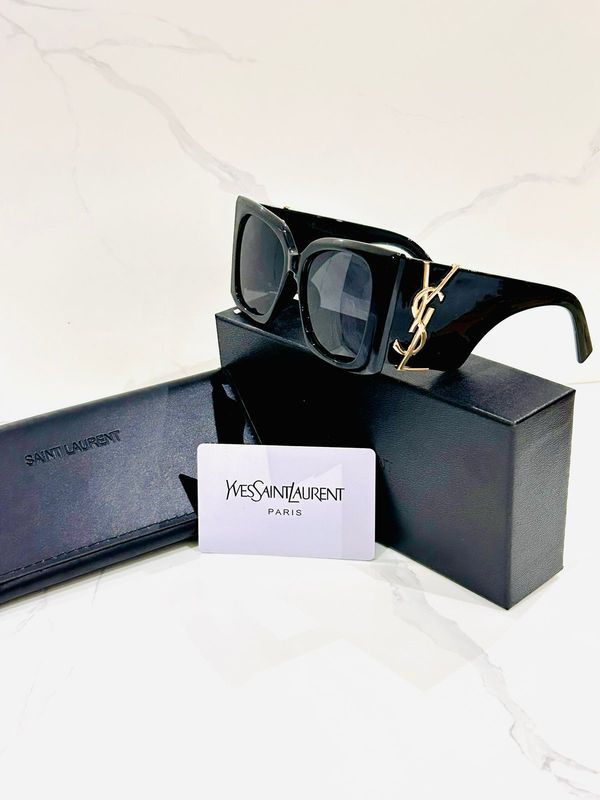 Saint Y&amp;L Large Black Sunglasses