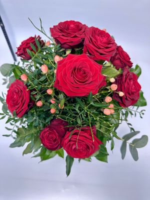 Rosenstrauß (10 erstklassige rote Rosen aufgebunden)