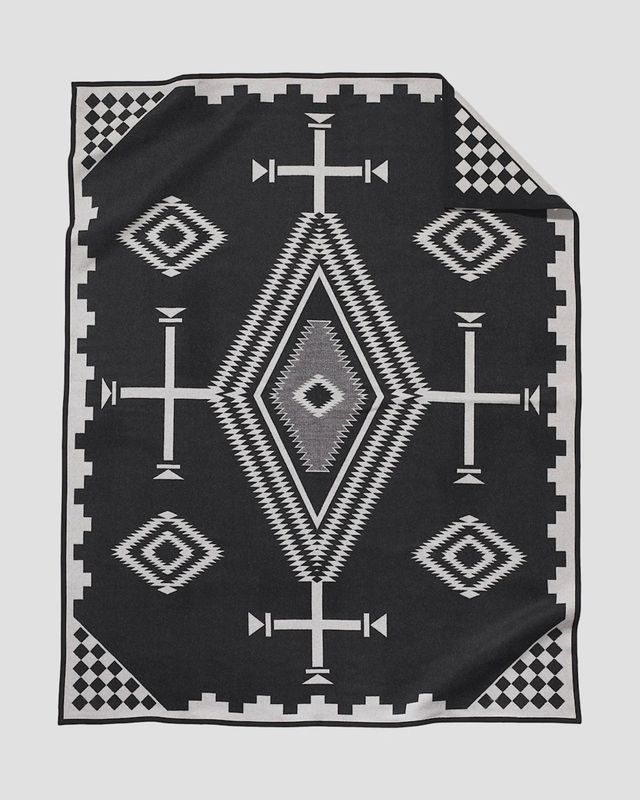 Los Ojos Robe 64x80