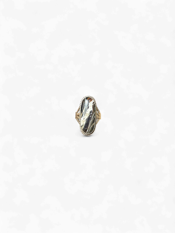 054841 SS White Buffalo Oval - sz 10.75